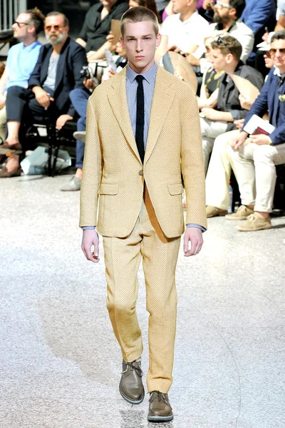 Look 30